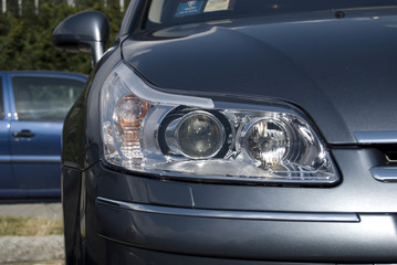 automobile;vettura; fanale; xeon; frecce; abbaglianti;luci