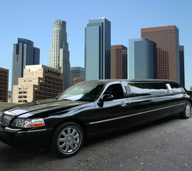 Obraz premium Black limousine in Los Angeles downtown