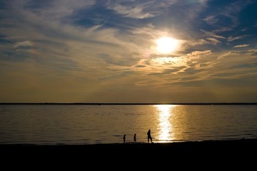 Fototapeta na wymiar Beach sunset silhouette