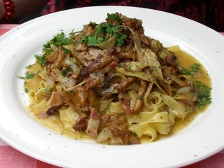Italienisches Essen: Bandnudeln mit Pfifferlingen