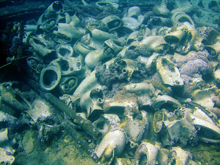 Underwater landscape with bowls