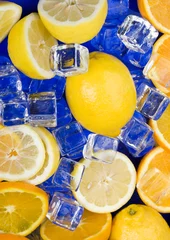 Türaufkleber Zitronen auf blauem Hintergrund © Sebastian Duda