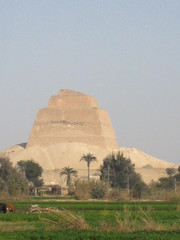 pyramide de m&eacute;&iuml;doum