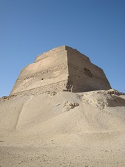 pyramide de méïdoum