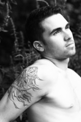 tatouage noir et blanc