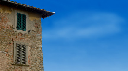 An Italian Villa with a beautiful blue sky.