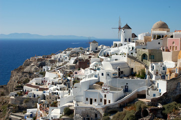Fototapeta na wymiar Piękna scena z Oia na wyspie Santorini w Grecji.