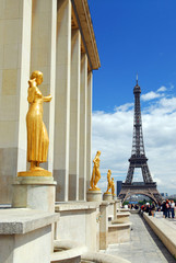 View of Eiffel tower from Trocadero. Paris, France. - obrazy, fototapety, plakaty