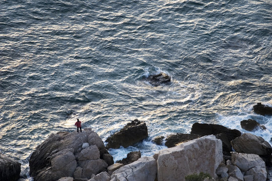 homme devant la mer