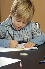 Bambino che disegna