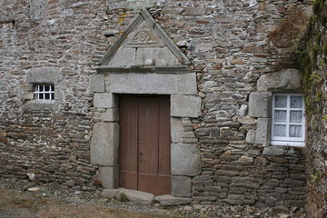 Porte d'entrée d'une vieille demeure bretonne