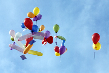 Luftballons am Himmel