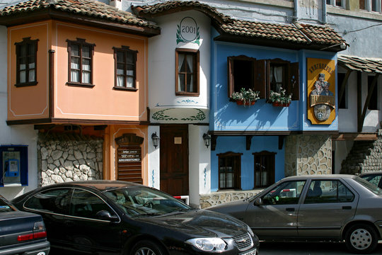 h&uuml;bsche geb&auml;ude in varna