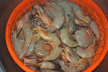 raw prawns in the baskets