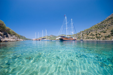 Boats anchored at a bay in the Turkish Mediterranean - obrazy, fototapety, plakaty