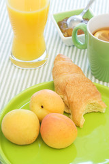Apricot breakfast