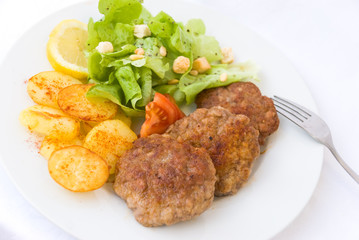Frikadellen mit Bratkartoffeln 5