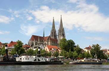 Selbstklebende Fototapete Stadt am Wasser Regensburger Dom