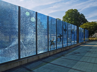 moderne glas wände angeschlagen 