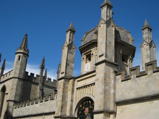 Fototapeta na wymiar Oxford University, college gateway with spires