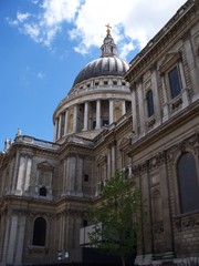 Fototapeta na wymiar dome of st pauls cathedral, london
