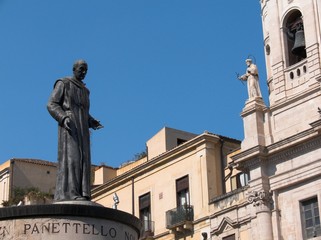 Fototapeta na wymiar Catania pomnik Dusmet kardynał Piazza San Francesco
