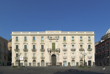 Fototapeta na wymiar Catania University budynku Plac Uniwersytecki
