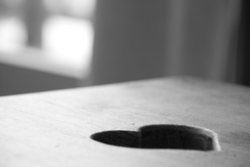 Coeur sculpté dans du bois