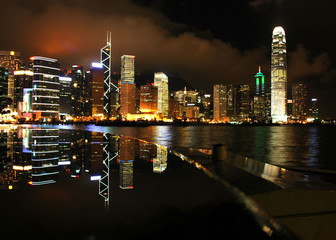 Fototapeta na wymiar Hong Kong skyline w nocy (1)