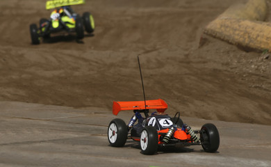 Fototapeta na wymiar RC zabawka samochód w wyścigu Rally Championship