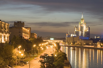 Naklejka na ściany i meble Rosja. noc Moskwa wieżowiec z podświetlanym