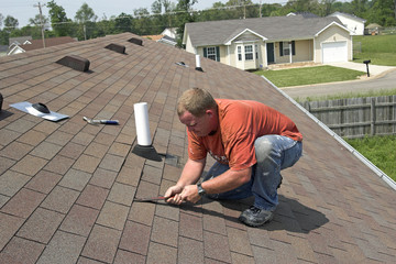 Roofer working 