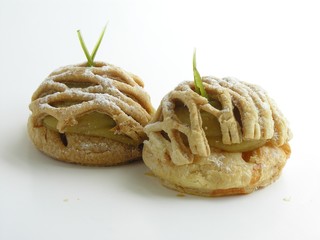 apples in puff paste