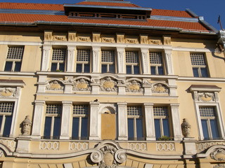 historische hausfassade aus dem klassizismus