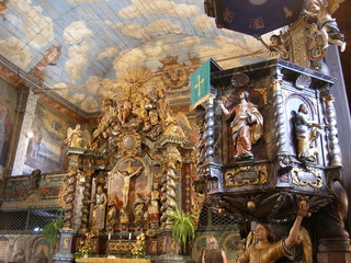barocker altar in holzkirche in der slowakei