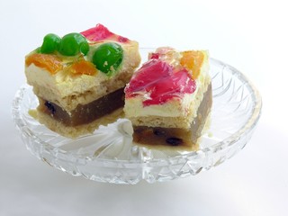cakes on a cristal plate