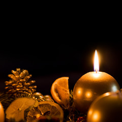 Weihnachtsgesteck / Adventskranz mit Kerze