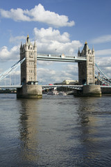 Fototapeta na wymiar tower bridge crossing the thames river in london england