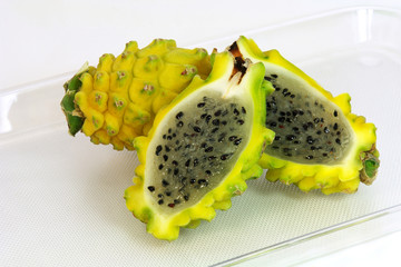 pitahaya pitaya en bandeja