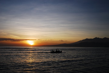 Naklejka na ściany i meble Sunset with boat