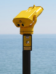 Coin operated binoculars