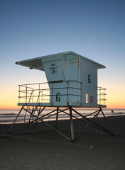 Fototapeta premium Lifeguard station at sunset 2