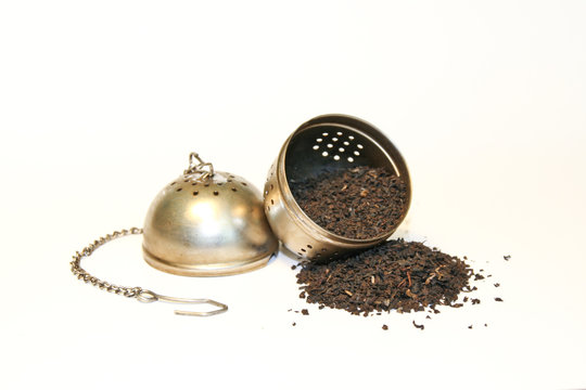Th&eacute; et boule &agrave; th&eacute;
