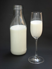 milch flasche sektglas