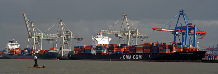 Mann in der Elbe