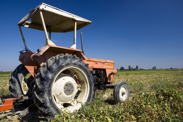 Obraz premium Traditional farm tractor