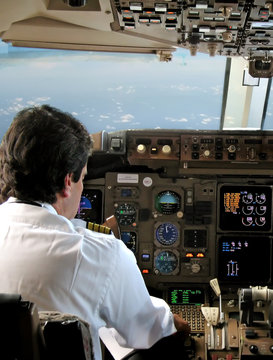 Piloto en Cabina de avion