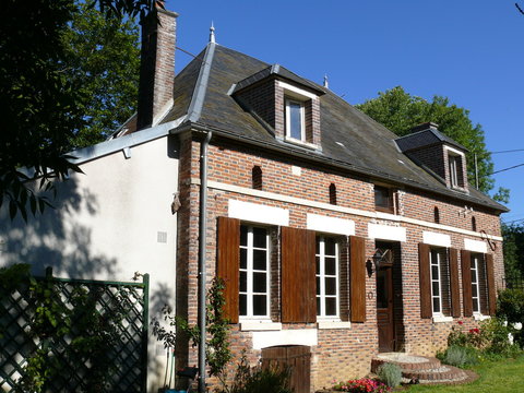 Maison de campagne ensoleillée