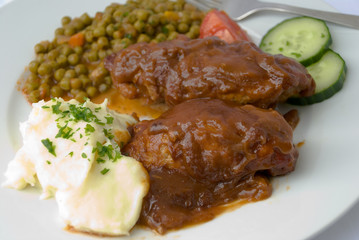 Roulade vom Schweinefleisch mit Beilagen 6