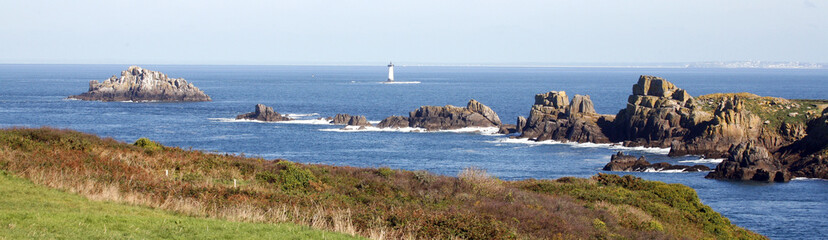 Phare et rochers en Bretagne